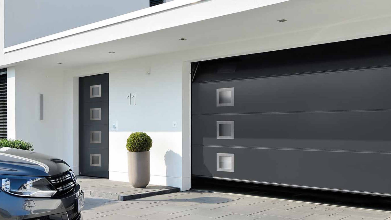 Instalación de puertas de entrada y de garaje en Reus.
