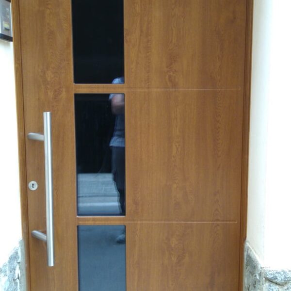 Instalación de puertas de entrada PVC en Reus y Tarragona 01