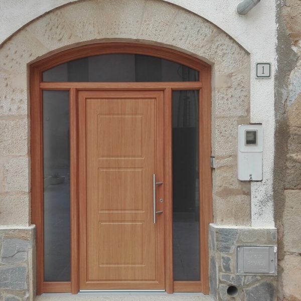 Instalación de puertas de entrada PVC en Reus y Tarragona 13