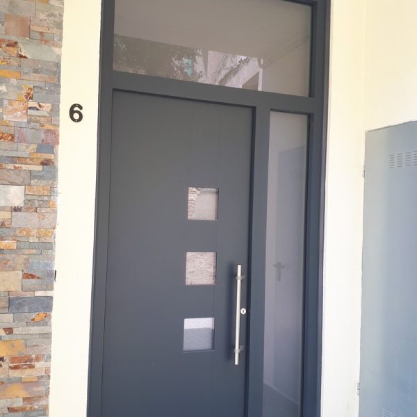 Instalación de puertas de entrada PVC en Reus y Tarragona 05