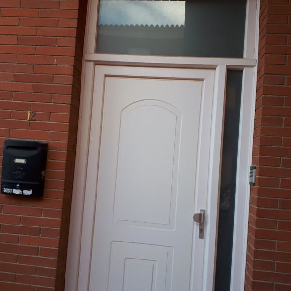 Instalación de puertas de entrada PVC en Reus y Tarragona 07